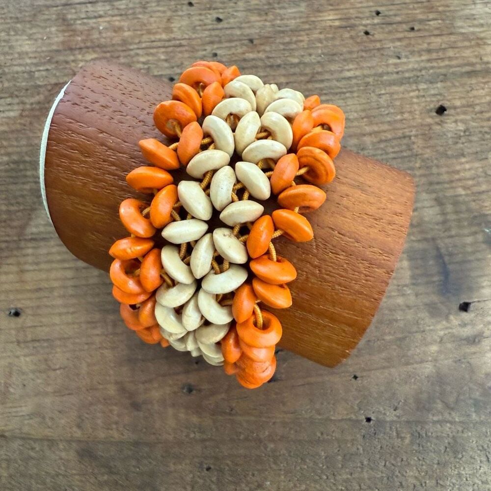 Vintage Elastic Wooden Flower Bead Bracelet Stretchy Orange Beige OSFM